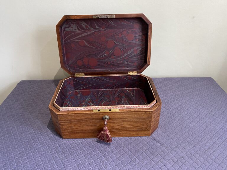Early 19th cent Rosewood jewelery box with lift out tray interior, with canted corners and scotia moulding to top.
