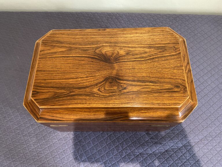 Early 19th cent Rosewood jewelery box with lift out tray interior, with canted corners and scotia moulding to top.